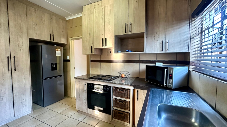 4 Bedroom Property for Sale in Illiondale Gauteng