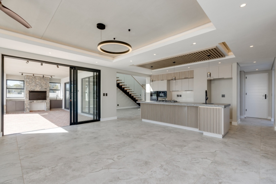 5 Bedroom Property for Sale in Helderfontein Estate Gauteng