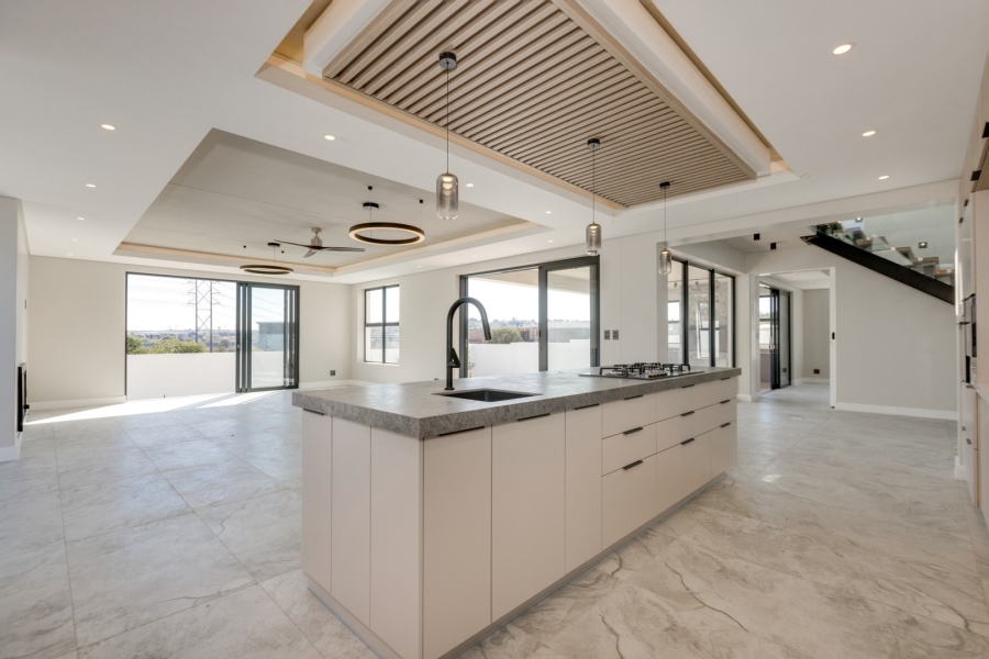 5 Bedroom Property for Sale in Helderfontein Estate Gauteng