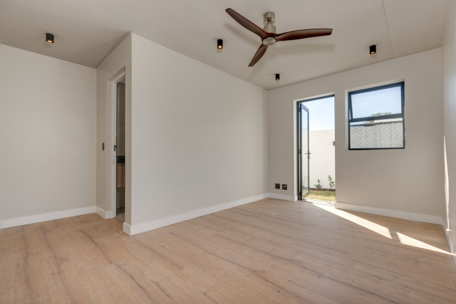 5 Bedroom Property for Sale in Helderfontein Estate Gauteng