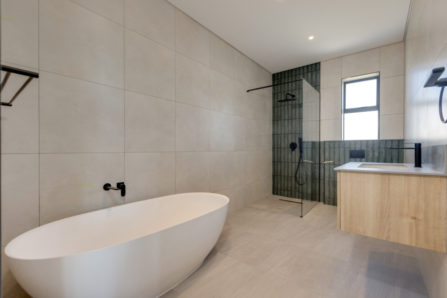 5 Bedroom Property for Sale in Helderfontein Estate Gauteng