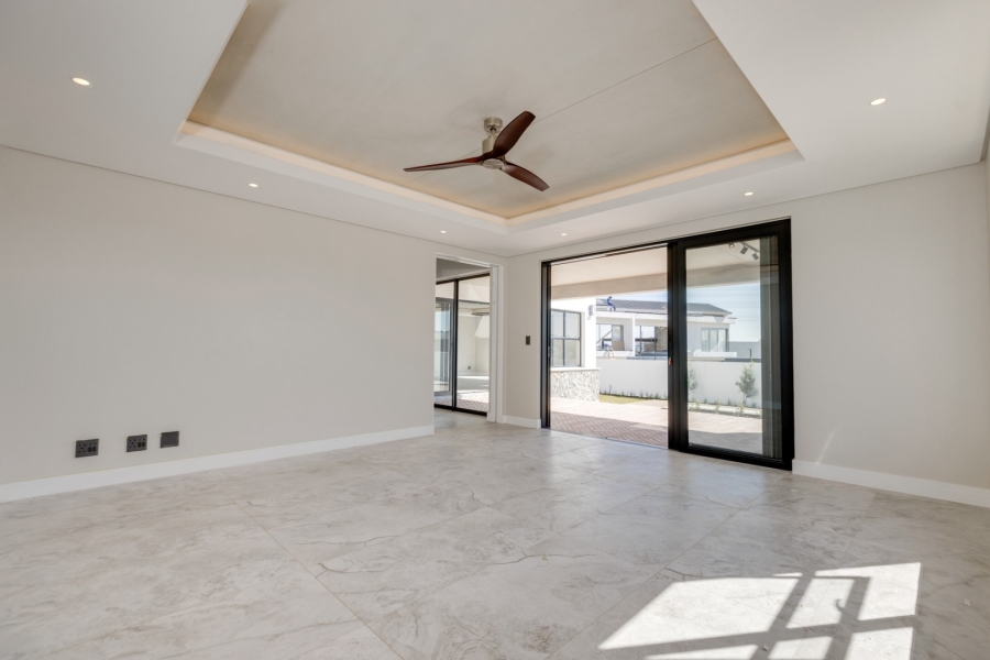5 Bedroom Property for Sale in Helderfontein Estate Gauteng