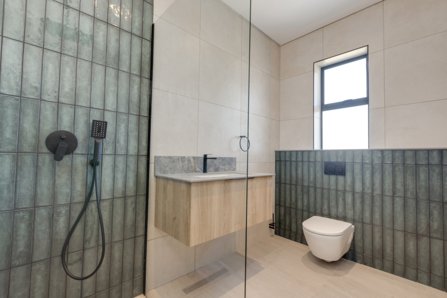 5 Bedroom Property for Sale in Helderfontein Estate Gauteng