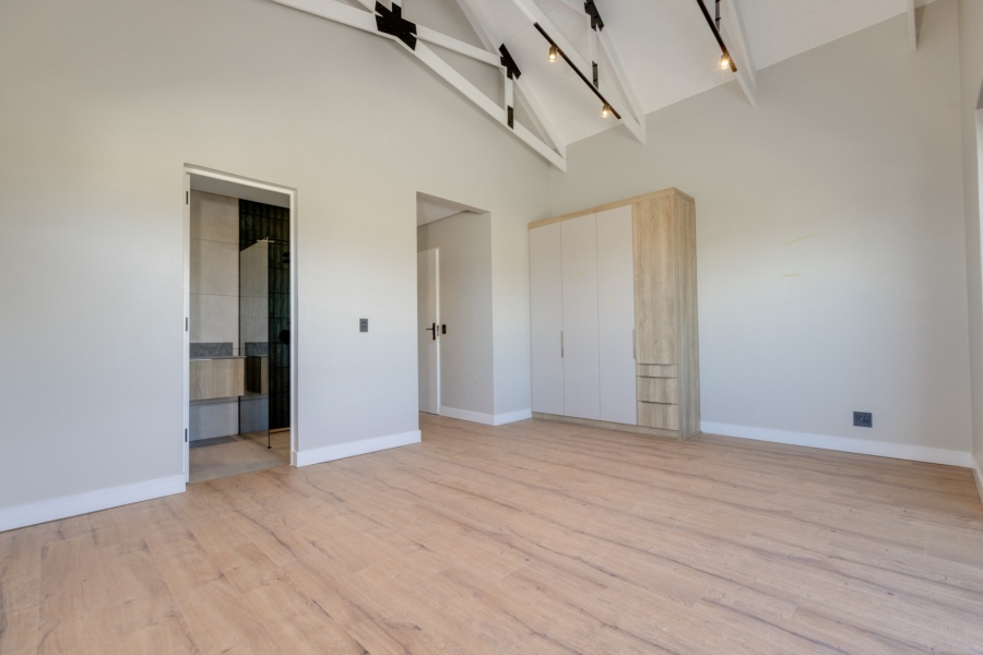 5 Bedroom Property for Sale in Helderfontein Estate Gauteng