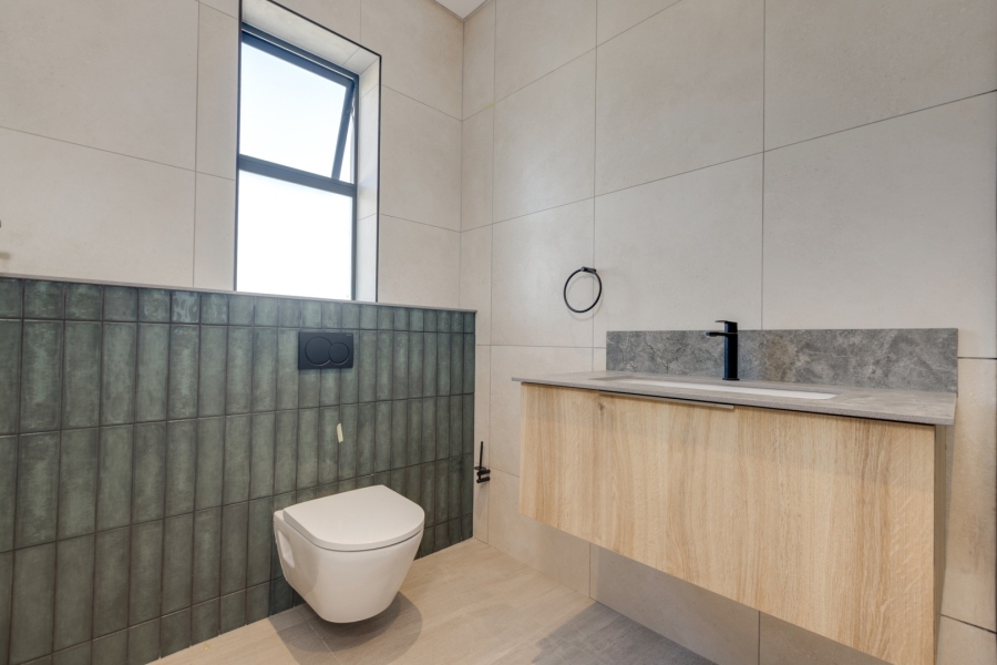 5 Bedroom Property for Sale in Helderfontein Estate Gauteng