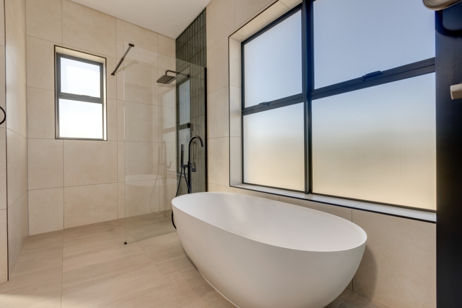 5 Bedroom Property for Sale in Helderfontein Estate Gauteng