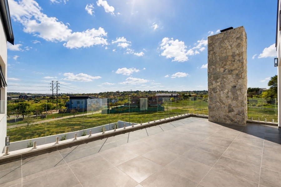 5 Bedroom Property for Sale in Helderfontein Estate Gauteng