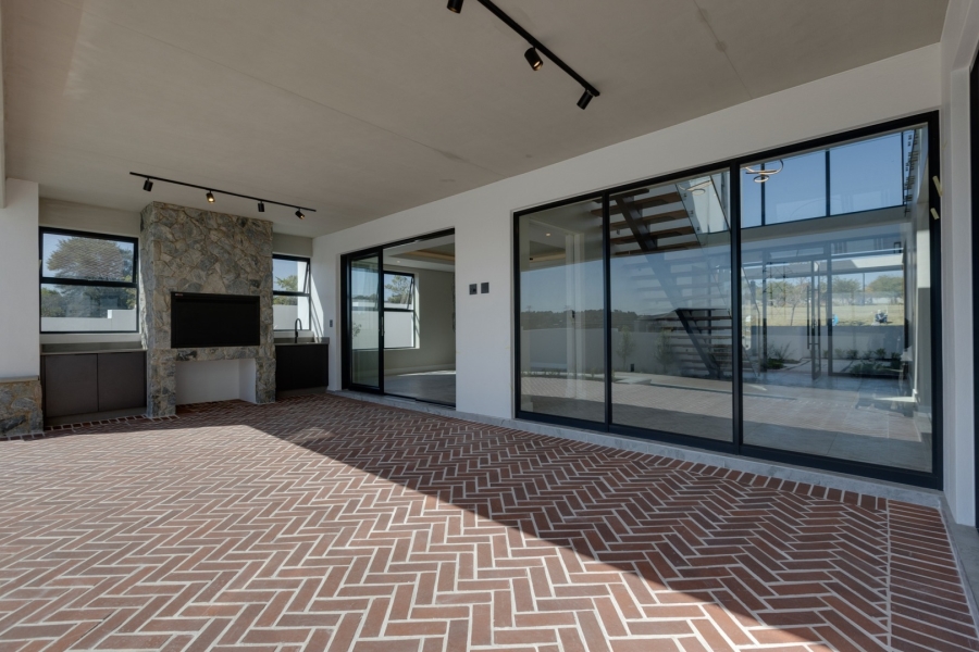 5 Bedroom Property for Sale in Helderfontein Estate Gauteng
