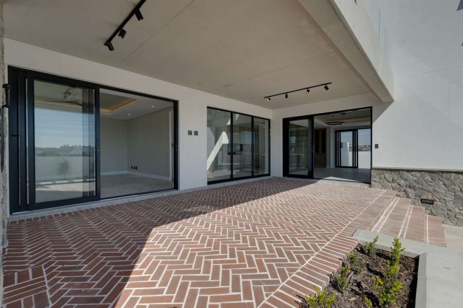 5 Bedroom Property for Sale in Helderfontein Estate Gauteng