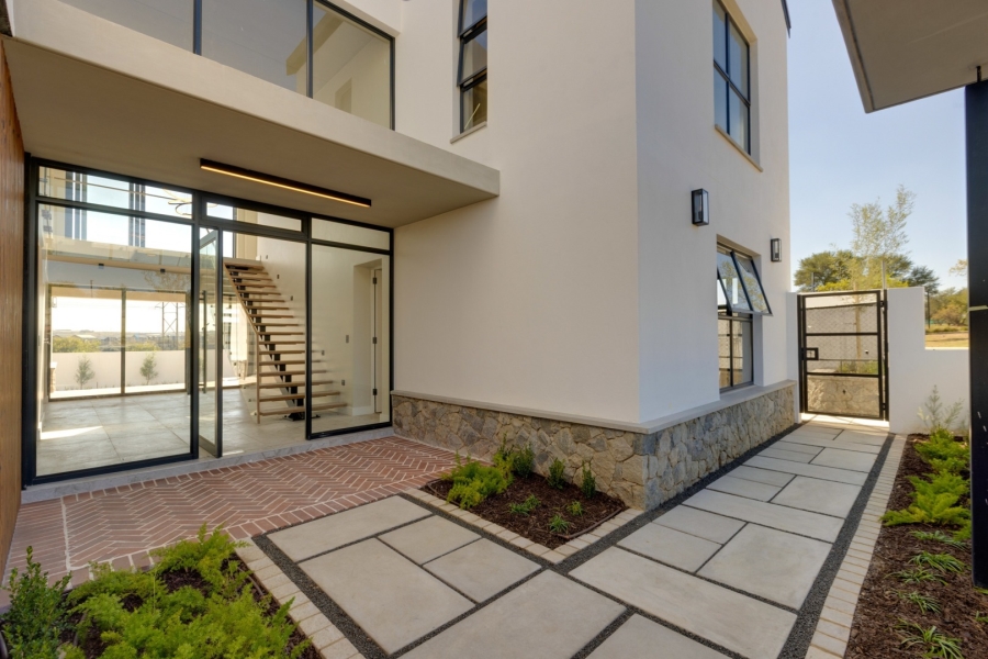 5 Bedroom Property for Sale in Helderfontein Estate Gauteng