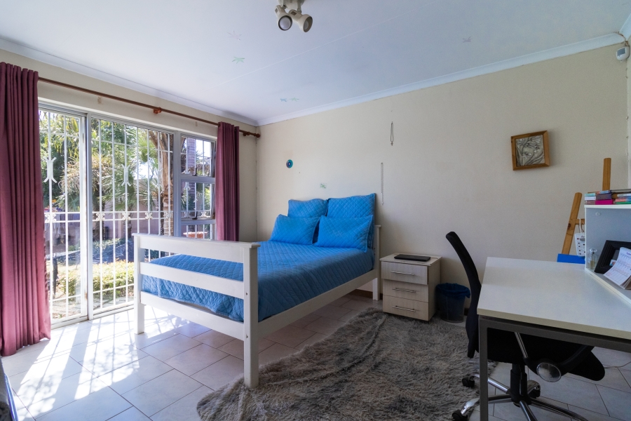 To Let 4 Bedroom Property for Rent in Linmeyer Gauteng