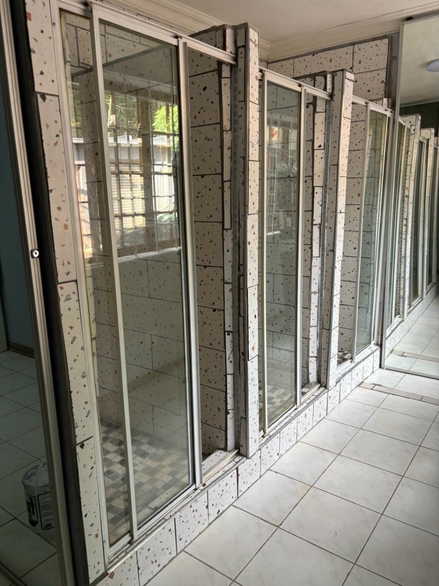 5 Bedroom Property for Sale in Orange Grove Gauteng