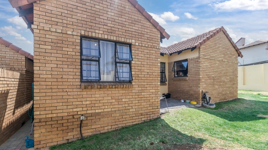 2 Bedroom Property for Sale in Halfway Gardens Gauteng