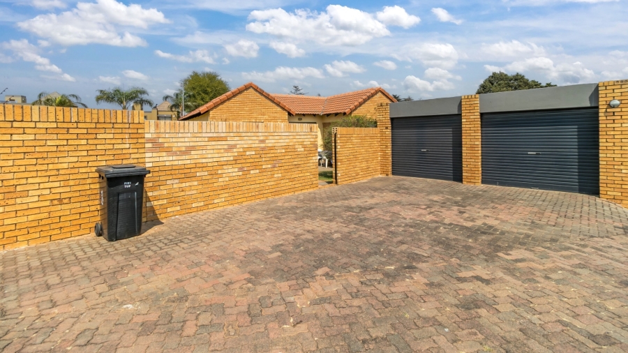 2 Bedroom Property for Sale in Halfway Gardens Gauteng