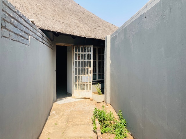 6 Bedroom Property for Sale in Dersley Gauteng