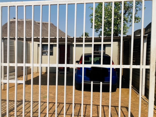 6 Bedroom Property for Sale in Dersley Gauteng