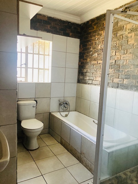 6 Bedroom Property for Sale in Dersley Gauteng