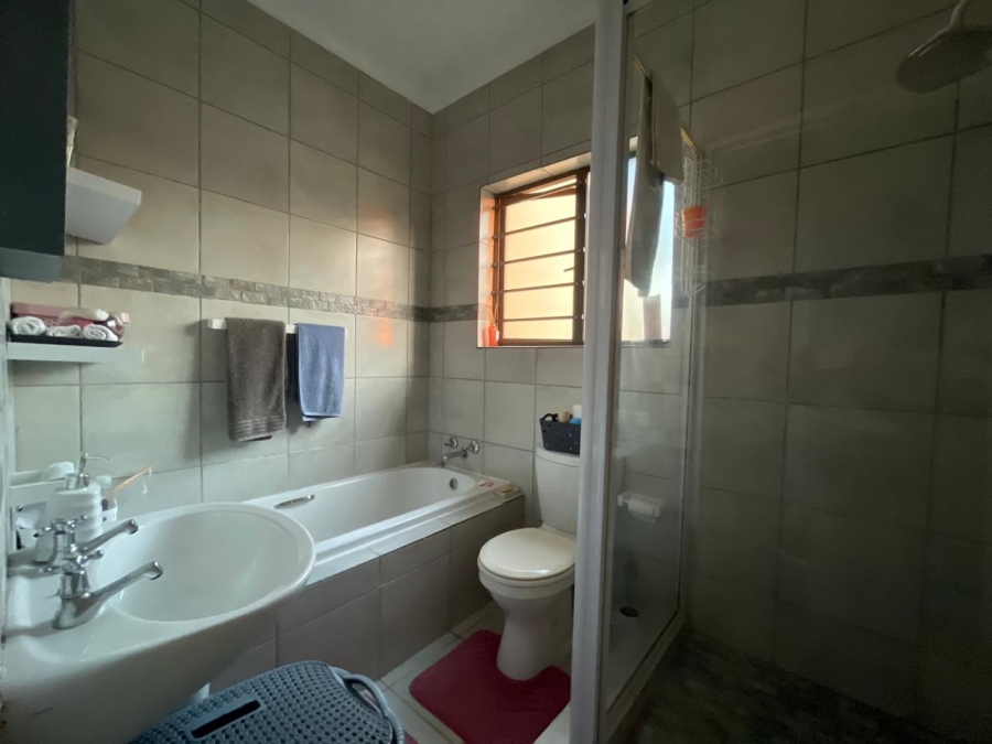 2 Bedroom Property for Sale in Halfway Gardens Gauteng
