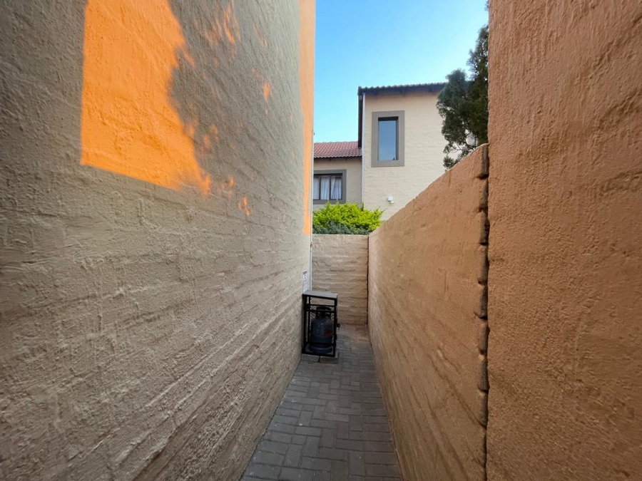 2 Bedroom Property for Sale in Halfway Gardens Gauteng