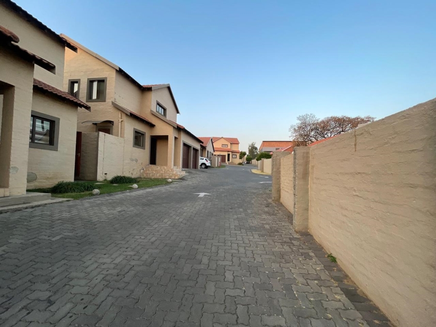 2 Bedroom Property for Sale in Halfway Gardens Gauteng