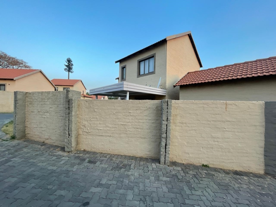 2 Bedroom Property for Sale in Halfway Gardens Gauteng