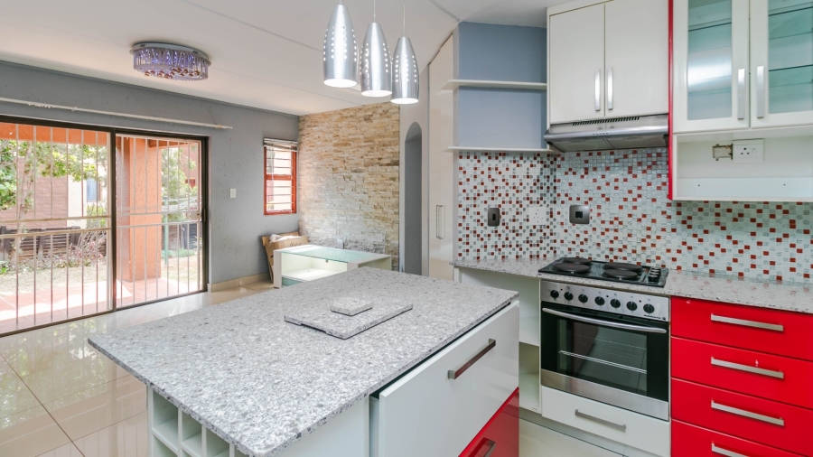To Let 2 Bedroom Property for Rent in Bromhof Gauteng