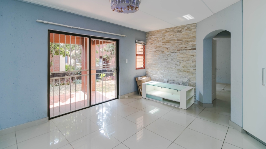 To Let 2 Bedroom Property for Rent in Bromhof Gauteng