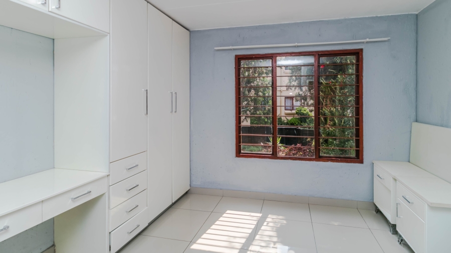 To Let 2 Bedroom Property for Rent in Bromhof Gauteng