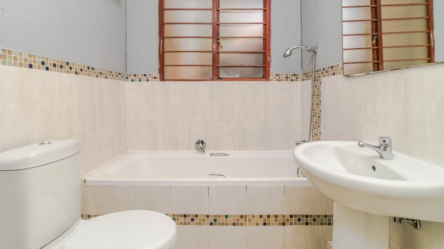 To Let 2 Bedroom Property for Rent in Bromhof Gauteng