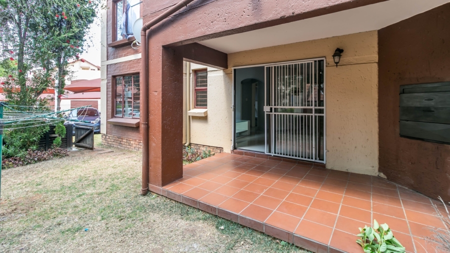 To Let 2 Bedroom Property for Rent in Bromhof Gauteng