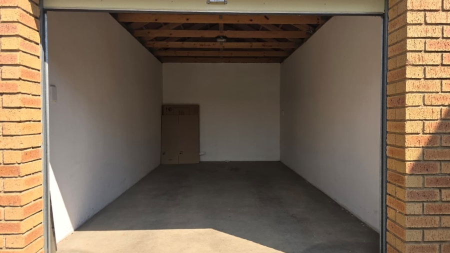 2 Bedroom Property for Sale in The Reeds Gauteng