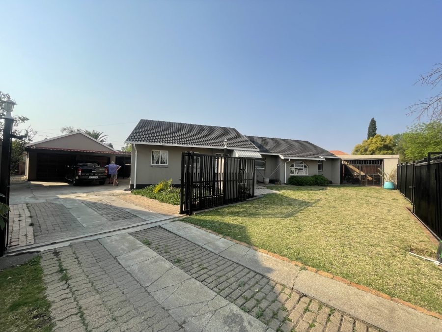 4 Bedroom Property for Sale in Dalpark Gauteng