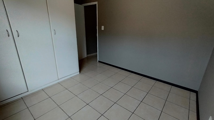 2 Bedroom Property for Sale in Roodekrans Gauteng