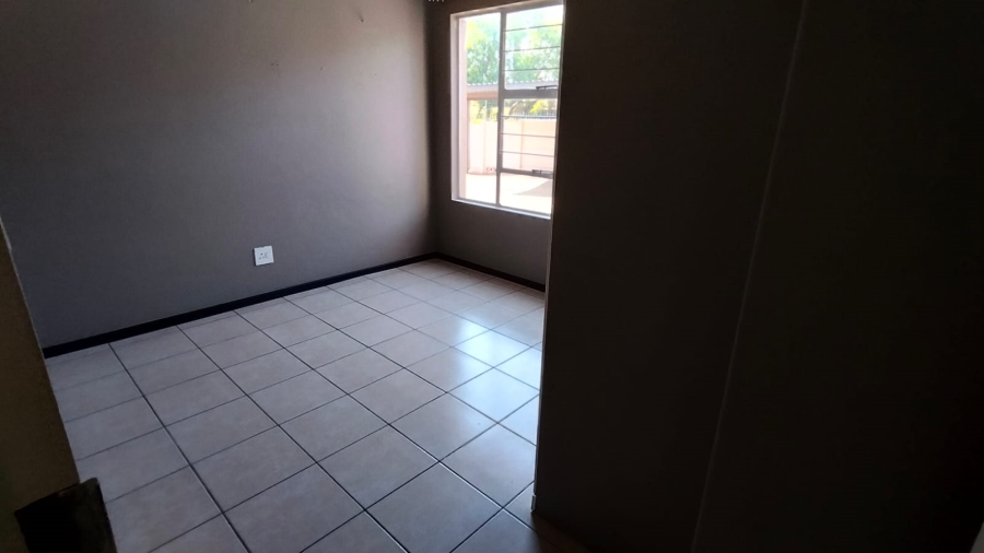 2 Bedroom Property for Sale in Roodekrans Gauteng