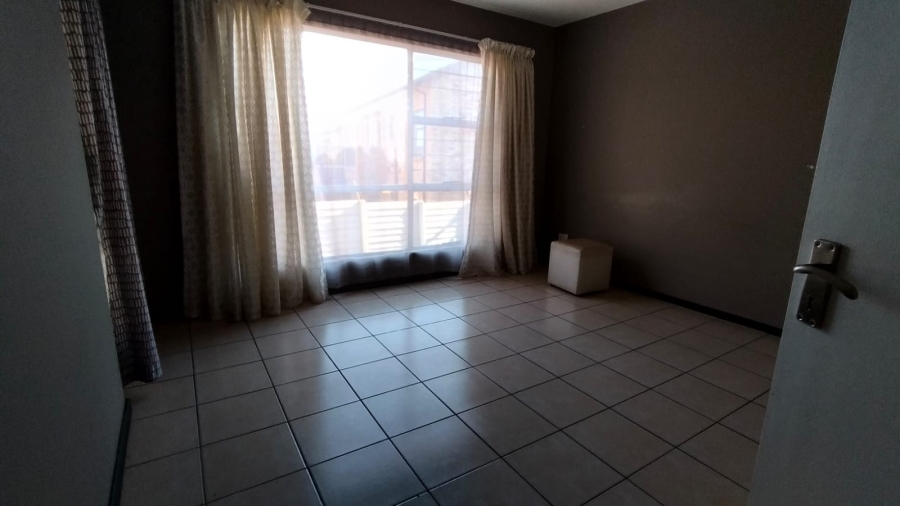 2 Bedroom Property for Sale in Roodekrans Gauteng