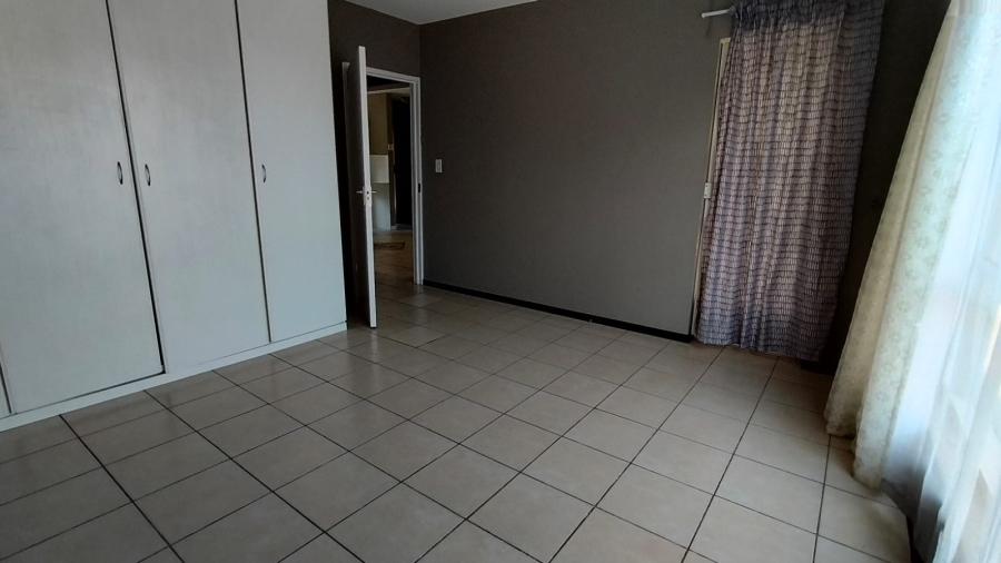 2 Bedroom Property for Sale in Roodekrans Gauteng