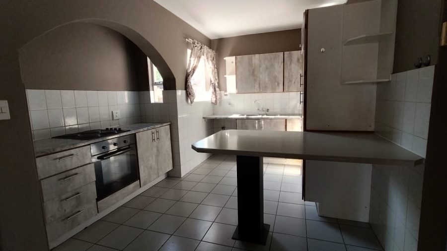 2 Bedroom Property for Sale in Roodekrans Gauteng