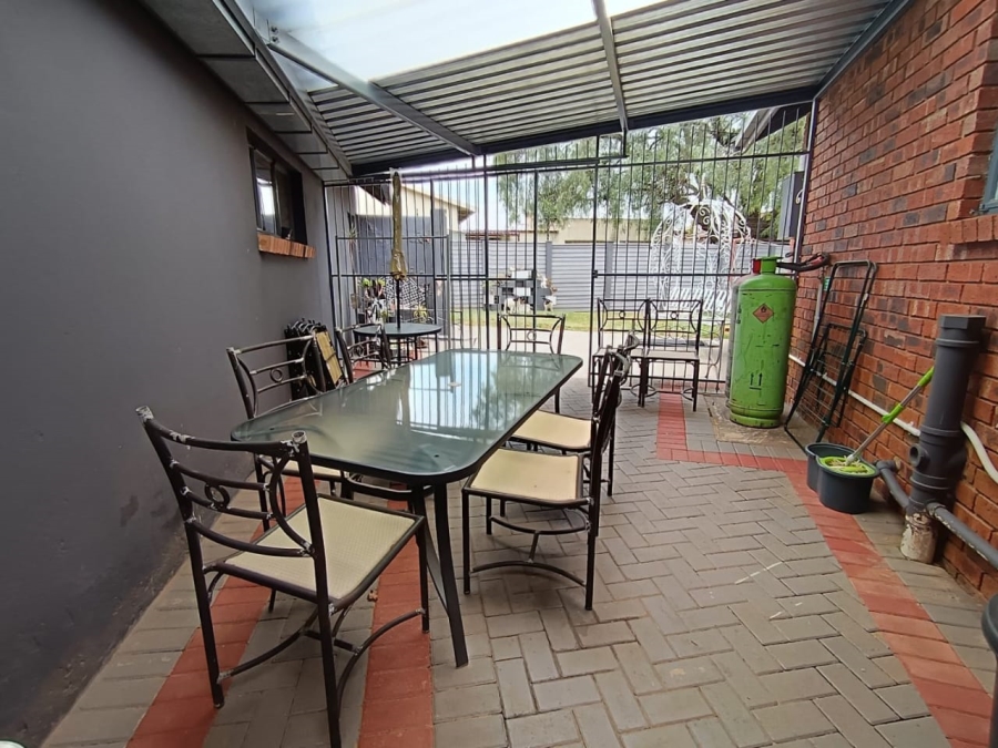 2 Bedroom Property for Sale in Eike Park Gauteng