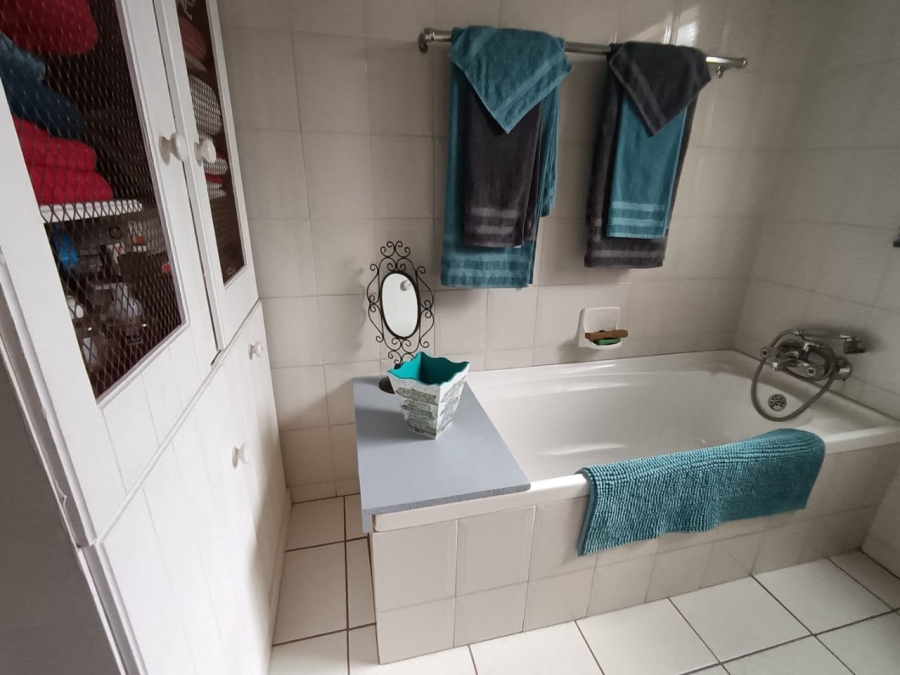 2 Bedroom Property for Sale in Eike Park Gauteng
