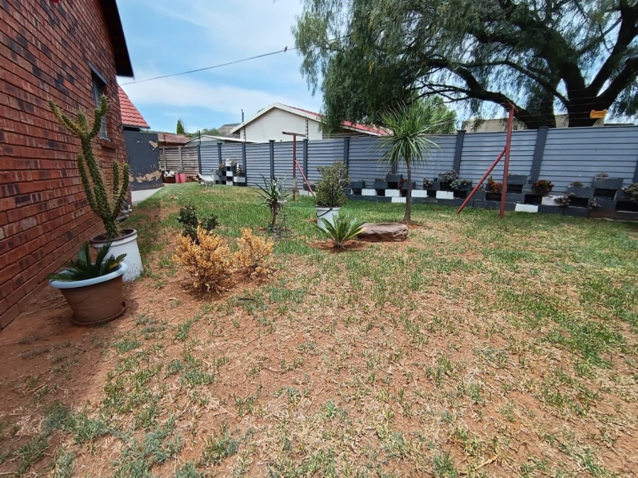 2 Bedroom Property for Sale in Eike Park Gauteng