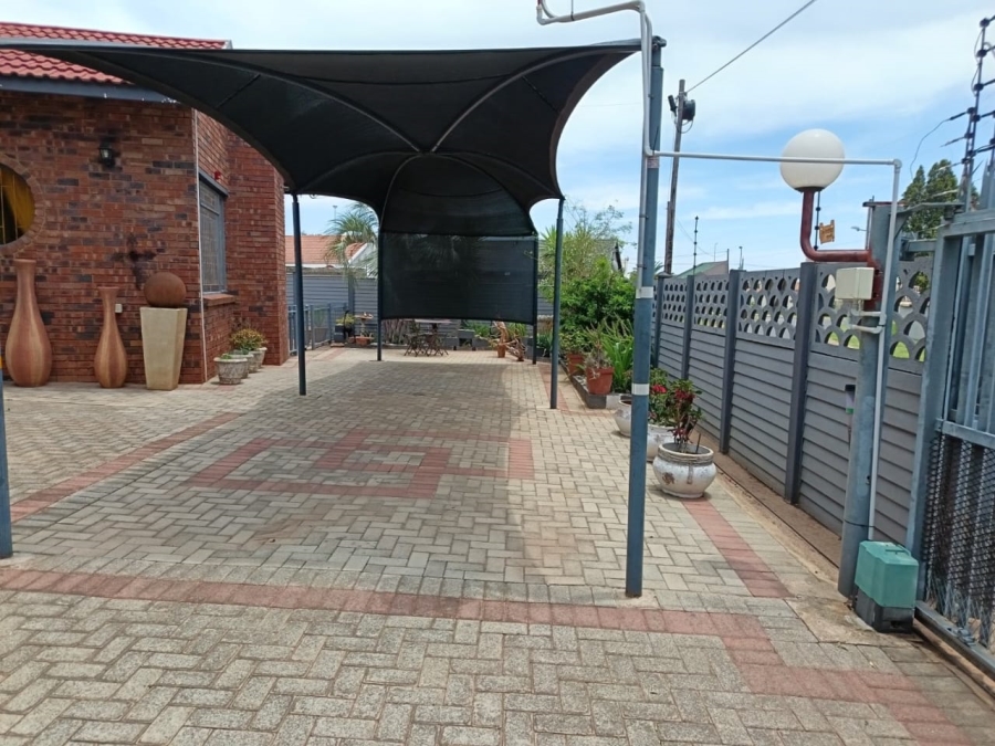 2 Bedroom Property for Sale in Eike Park Gauteng