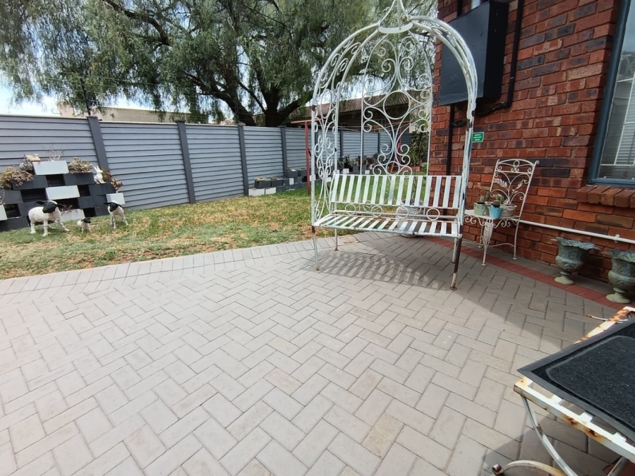 2 Bedroom Property for Sale in Eike Park Gauteng