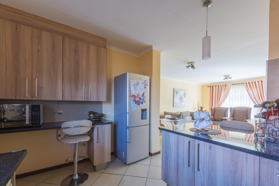 To Let 3 Bedroom Property for Rent in Monavoni Gauteng