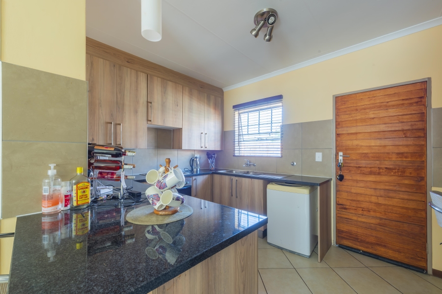 To Let 3 Bedroom Property for Rent in Monavoni Gauteng