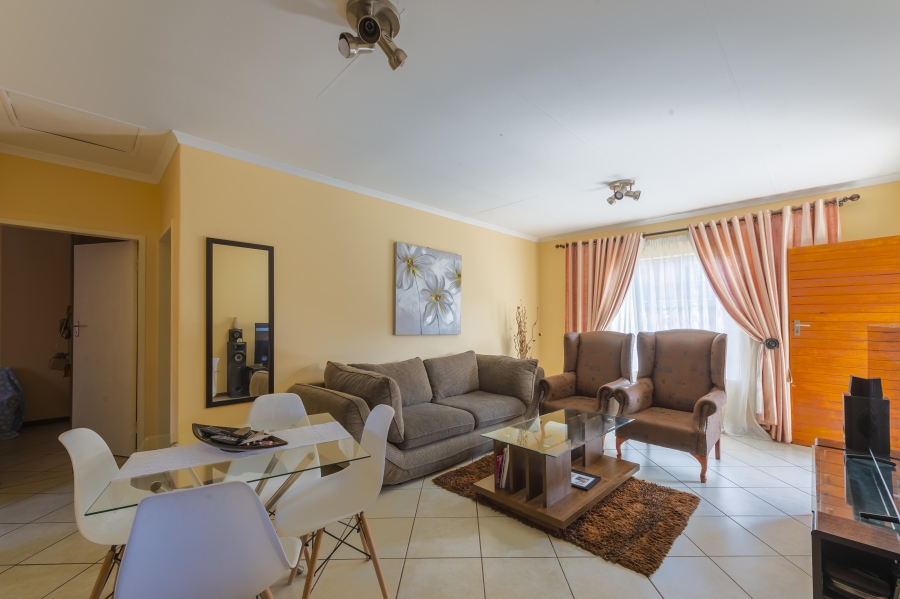 To Let 3 Bedroom Property for Rent in Monavoni Gauteng