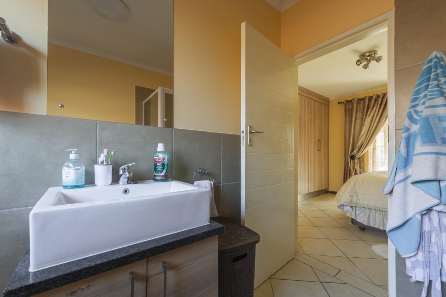 To Let 3 Bedroom Property for Rent in Monavoni Gauteng