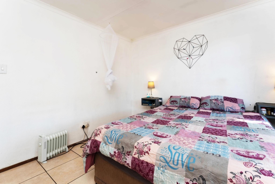 2 Bedroom Property for Sale in Sonneglans Gauteng