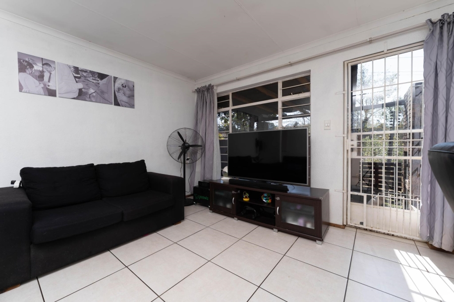 2 Bedroom Property for Sale in Sonneglans Gauteng