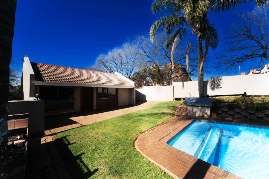 2 Bedroom Property for Sale in Sonneglans Gauteng