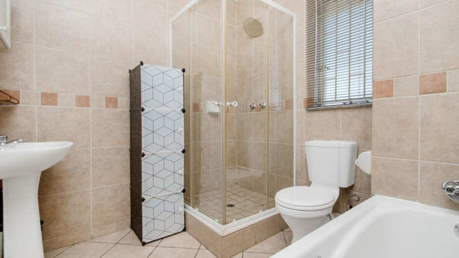 2 Bedroom Property for Sale in Vorna Valley Gauteng